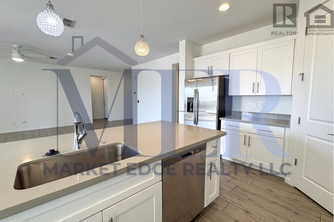 Building Photo - 3Bed/2Bath Home in Scottsdale w/ 2 Car Gar...
