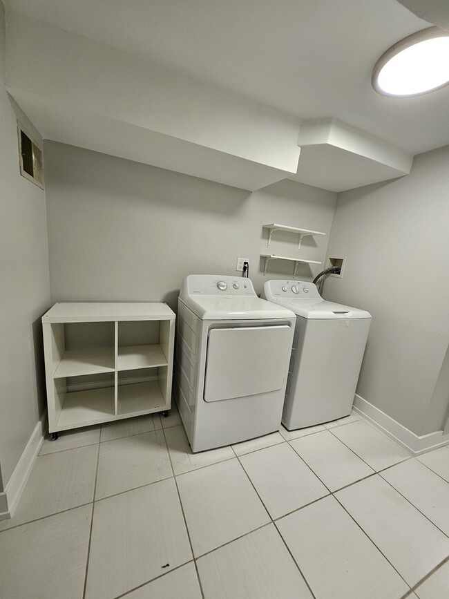 Building Photo - 901 N Francisco Ave