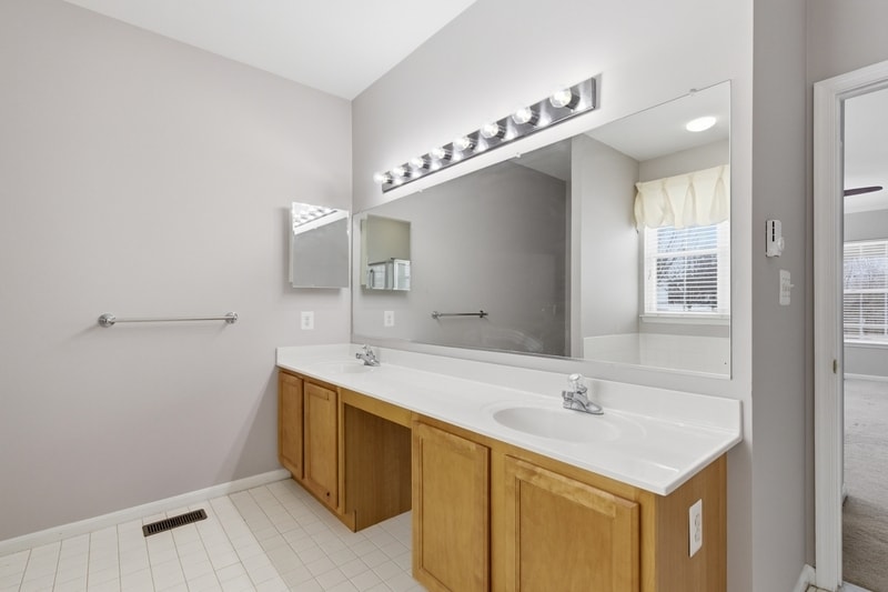 Building Photo - 1301 Waterview Way