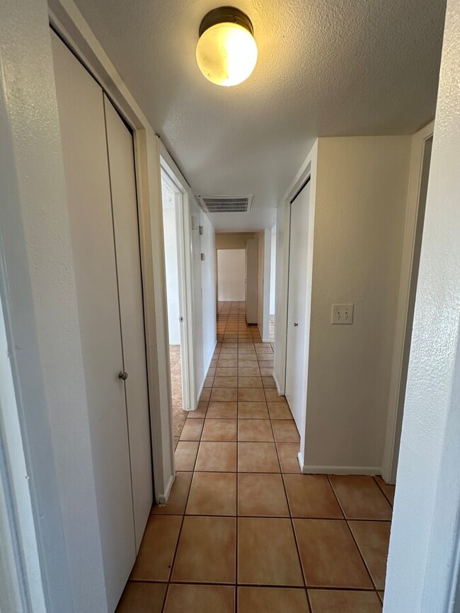 Building Photo - Fantastic 3BR/2BA Home in South Phoenix Av...