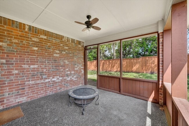 Building Photo - 3304 Glenmore Dr