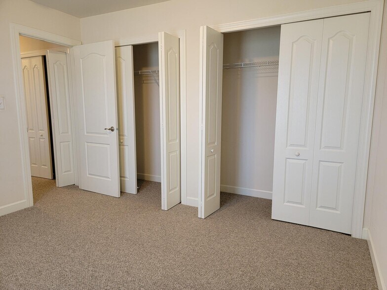 Building Photo - 5231 Summerfield Dr