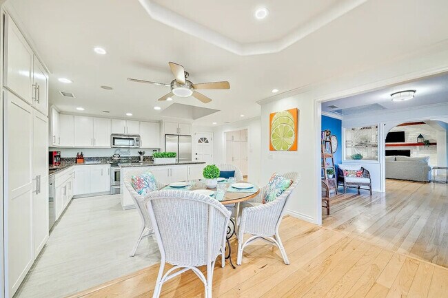 Building Photo - 1185 Tamarack Ave