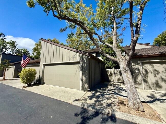 Building Photo - 105 Walnut Hill Ct