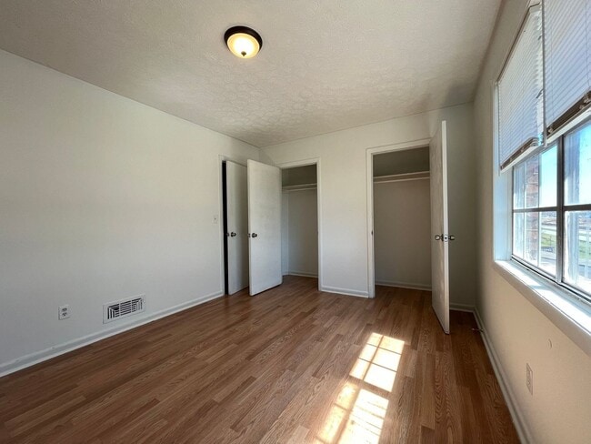 Building Photo - OPEN HOUSE: Spacious 2bd/1ba Across from Buford High School!