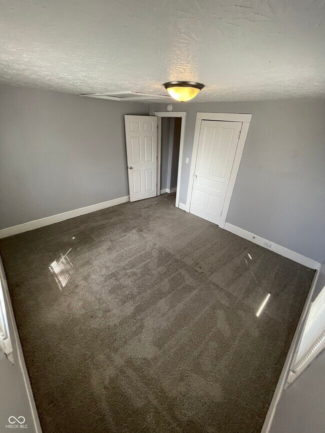 Building Photo - 93 S 5th Ave