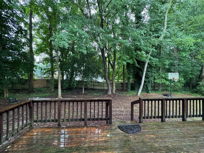 Building Photo - Introducing a charming home located in the heart of Suffolk ¨ASK ABOUT OUR ZERO DEPOSIT¨