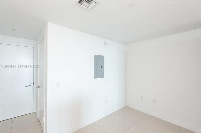 Building Photo - 460 NE 28th St