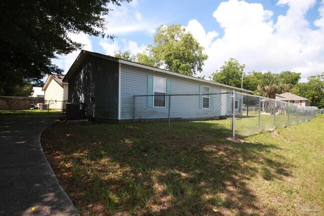 Building Photo - 624 N G St