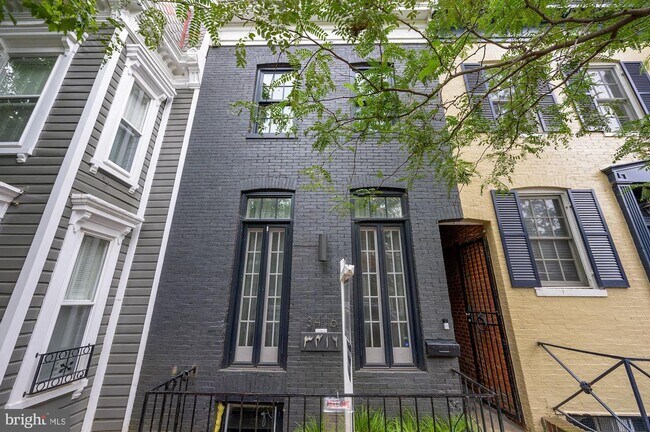 Building Photo - 3416 N St NW