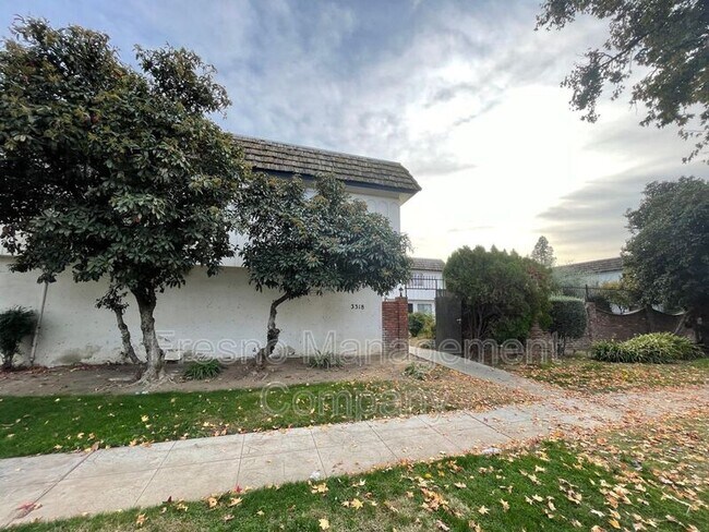 Building Photo - 3318 E Sierra Madre Ave