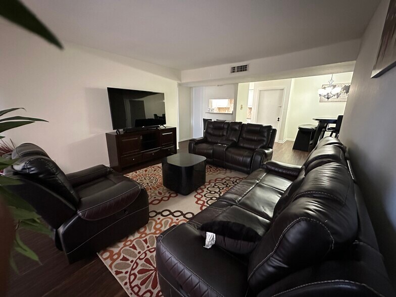 Building Photo - 8523 Hearth Dr