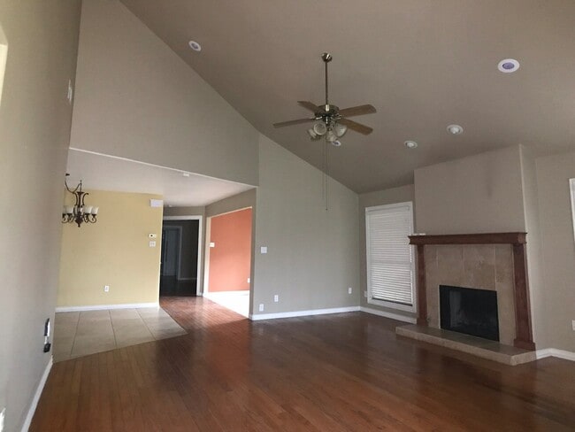 Building Photo - 3Bed/2Bath In Cimarron now Available!