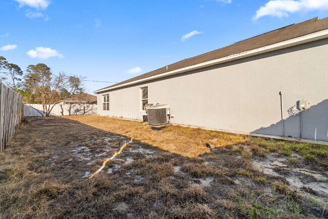 Building Photo - Spacious 3BR Home with Tile Floors & Spa-Like Primary Suite – Marion Oaks