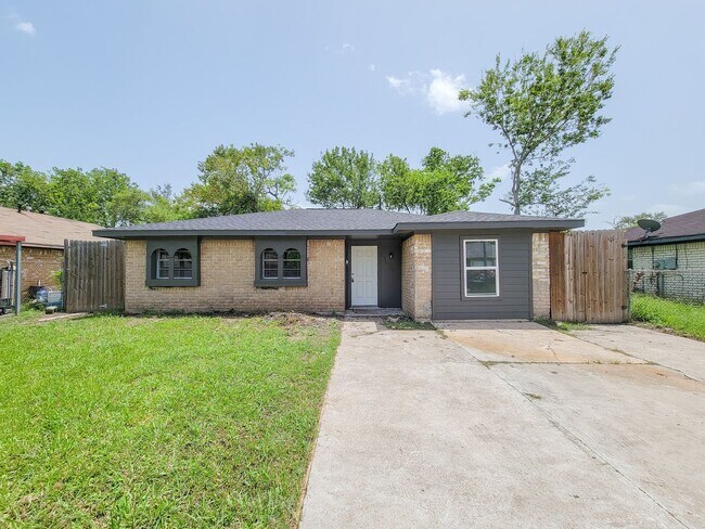 Primary Photo - REMODELED 4 BEDROOM 2 BATH LEASE HOME IN H...