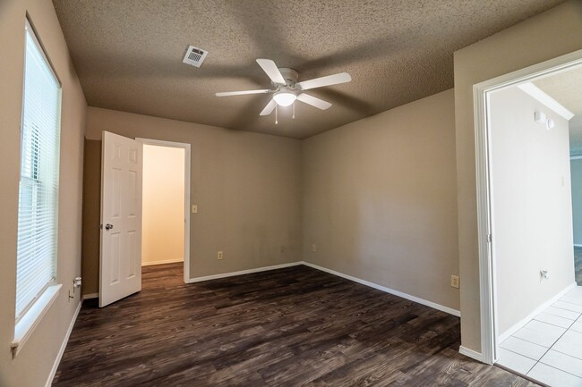 Building Photo - 572 Dockery Ln