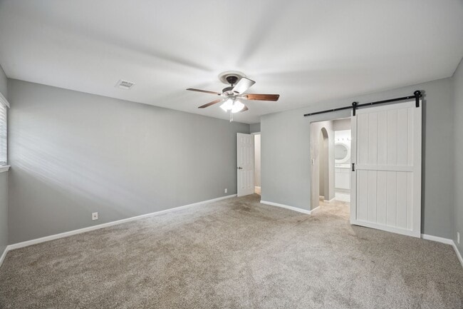 Building Photo - 553 Cane River Ln