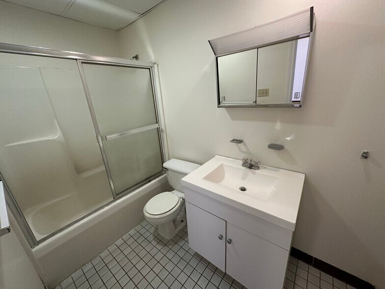 Building Photo - 68 Essex St