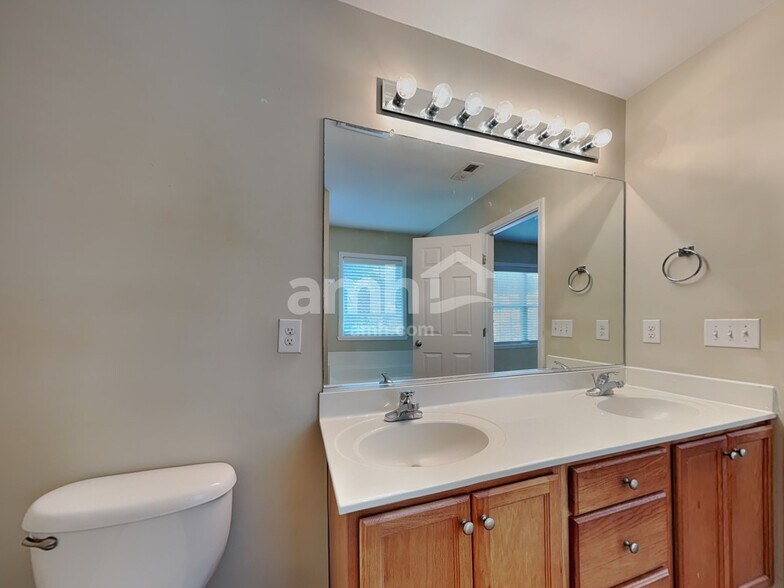 Building Photo - 4028 Tarrant Trace Cir