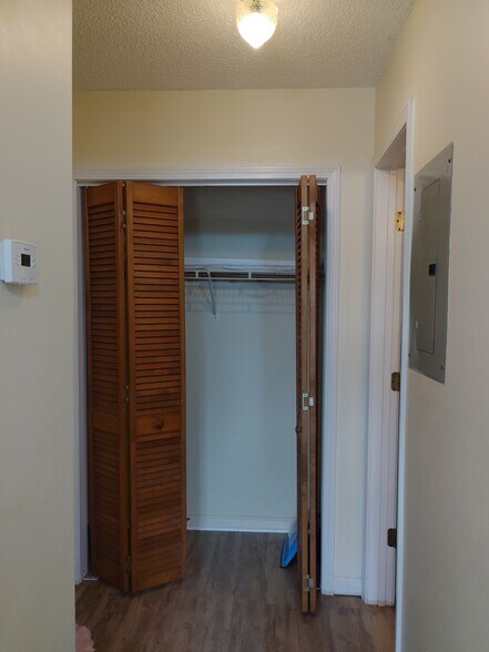 Building Photo - 510 Fairwood Lakes Dr