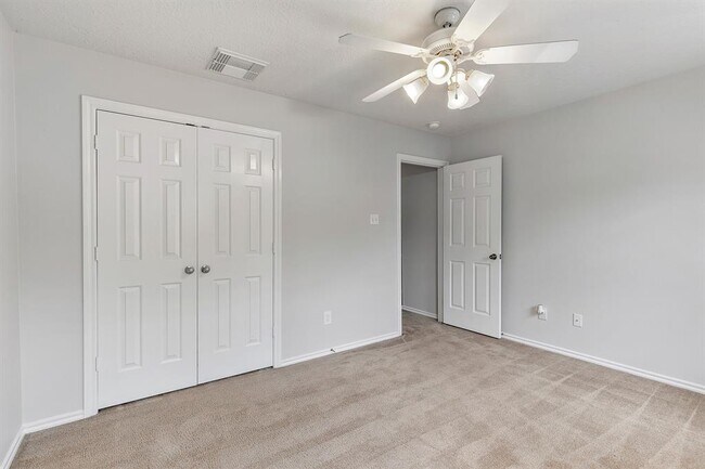 Building Photo - 18111 Stone Trail Manor Dr