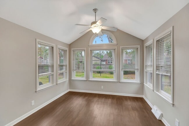 Building Photo - Charming 4-Bedroom, 2-Bath Brick Home with...