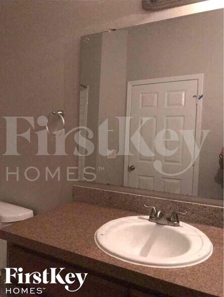 Building Photo - 6551 Viewpoint Ct