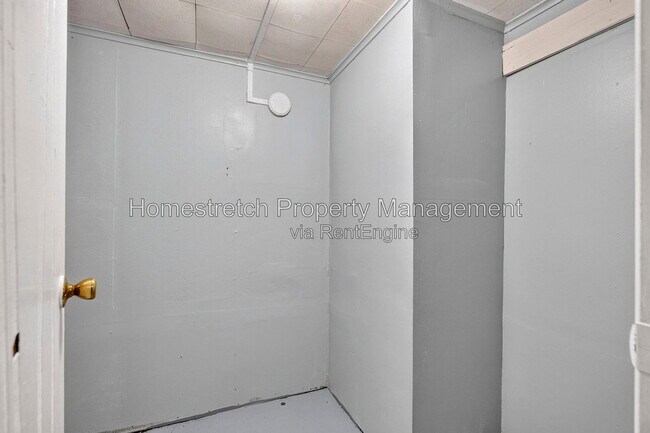 Building Photo - 2247 Hollis Dr