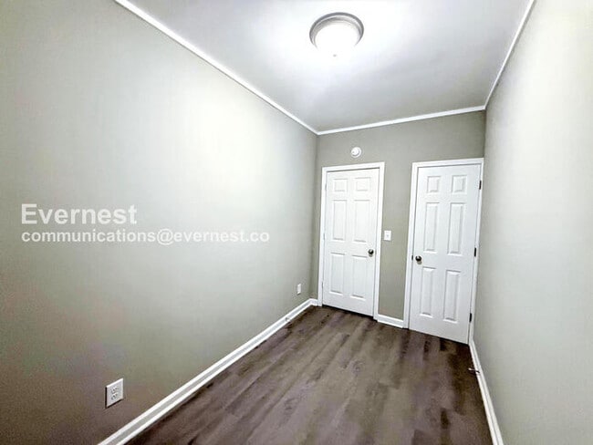 Building Photo - 3335 31st Pl N