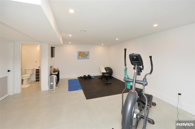 Building Photo - 65 Franklin St