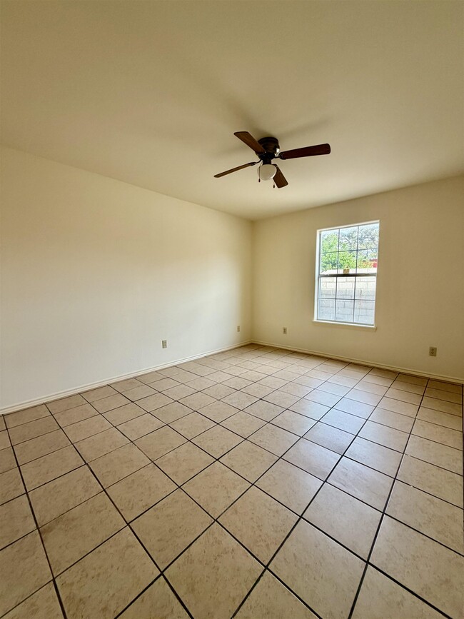 Building Photo - 206 E Canal St