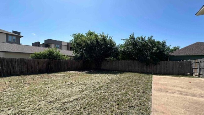 Building Photo - 610 Sparkling Brook Ln