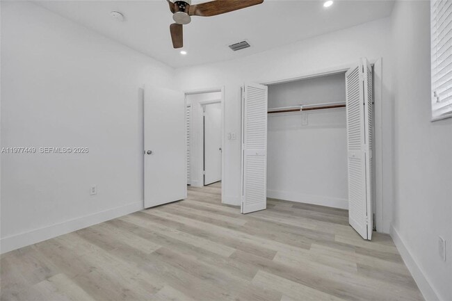 Building Photo - 1401 NE 152nd St