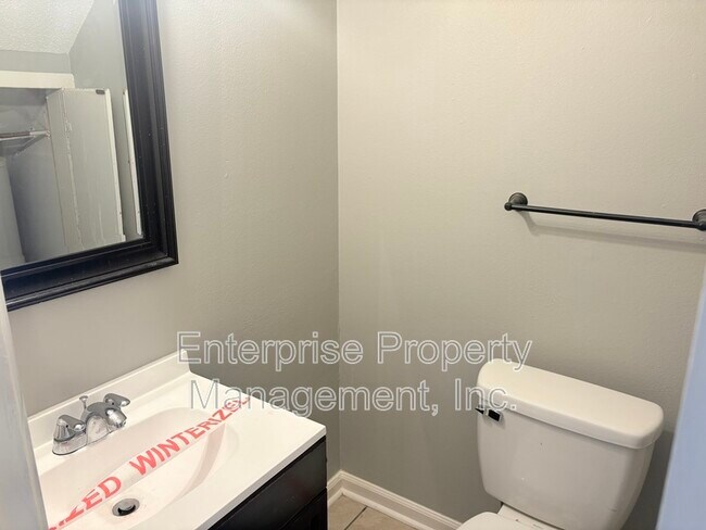 Building Photo - 3877 Camelia Cove