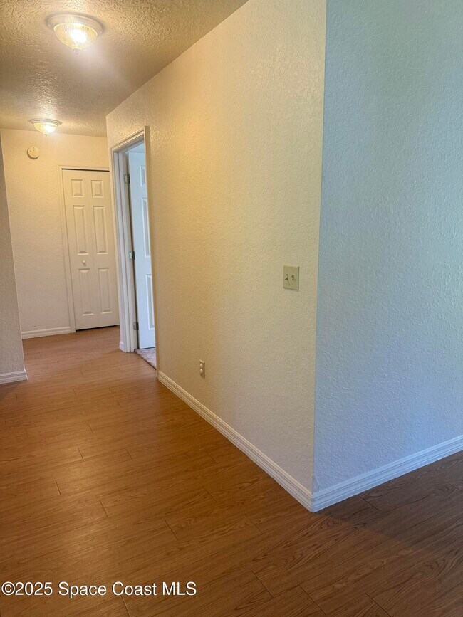Building Photo - 5527 Wendy Lee Dr