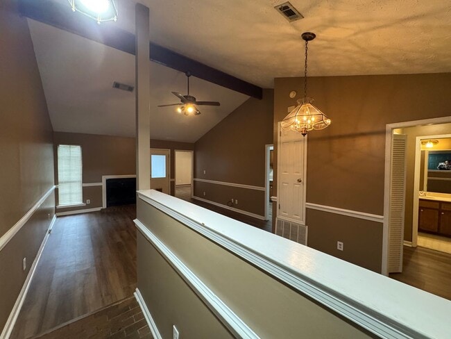 Building Photo - Attached Single Level 3 bedroom 2 bath