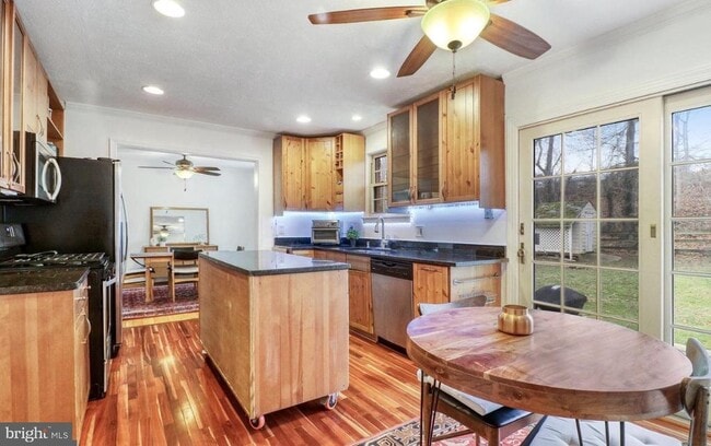 Building Photo - 5012 Gainsborough Dr