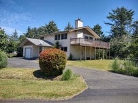 Building Photo - Large 2+ bedroom 2.56 bath home with large...