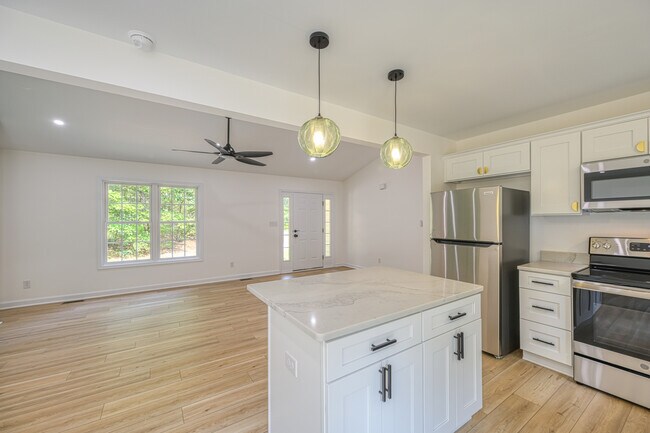 Building Photo - 2416 Horseshoe Bend Dr