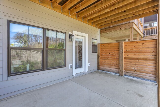 Building Photo - 253 Stonecrest Cir