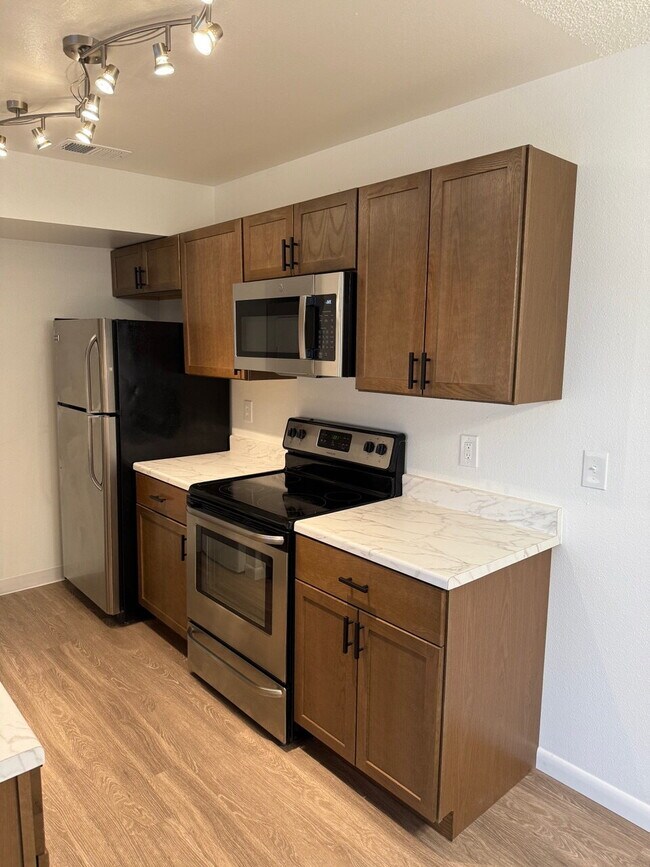 Building Photo - 2 Bedroom with Garage for Rent
