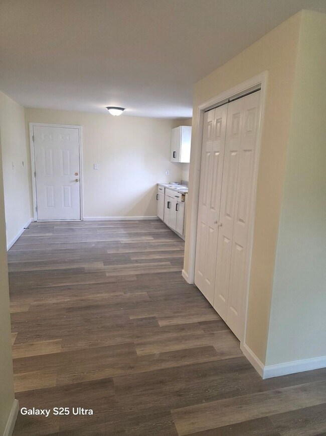 Building Photo - Single Family Home - Now available!