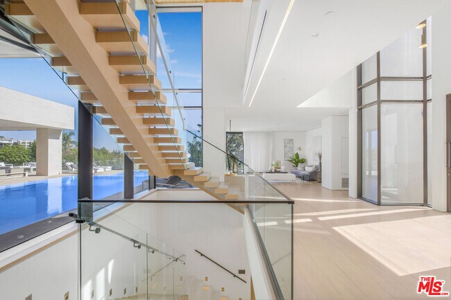 Building Photo - 9255 Swallow Dr