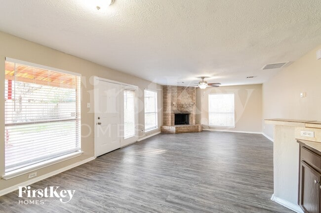 Building Photo - 15915 Vista Del Mar Dr