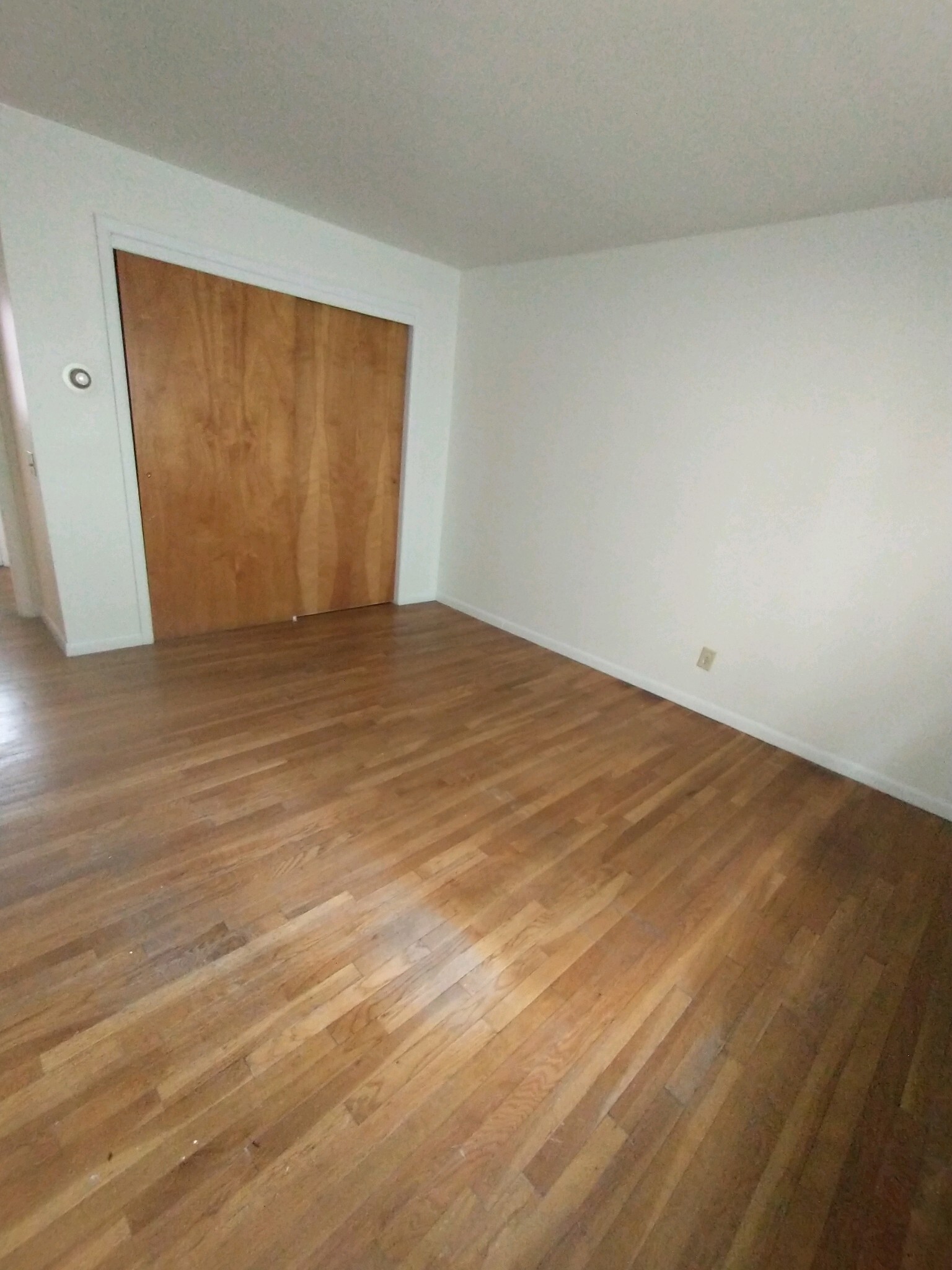 1st Bedroom W/Thermostat - 37 Grant St