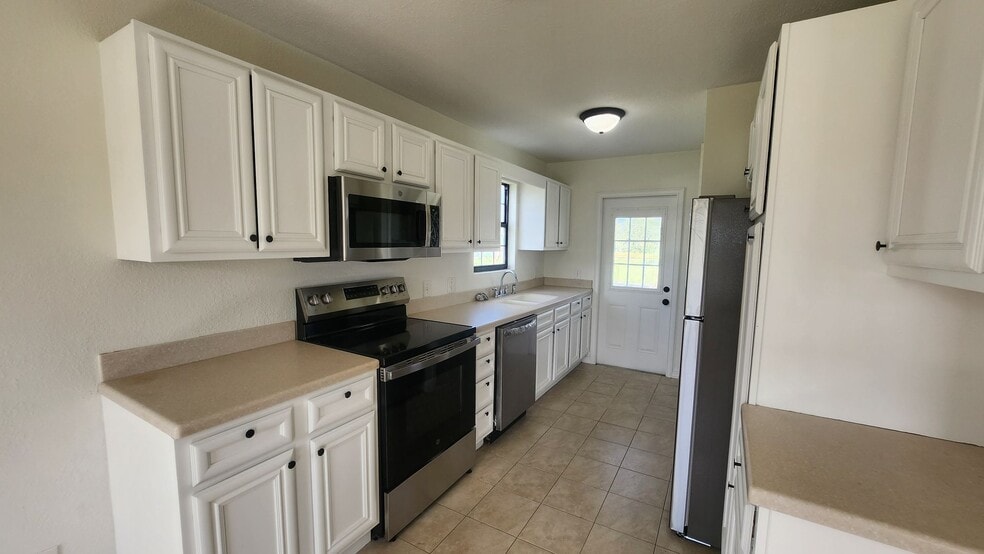 Building Photo - Cozy 3BR 1BA House Near Buckingham Area RECENTLY REDUCED!