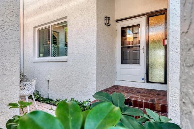 Building Photo - 862 Hudson Ave