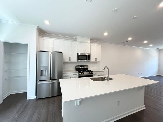 Building Photo - 658 Mirkwood Ave