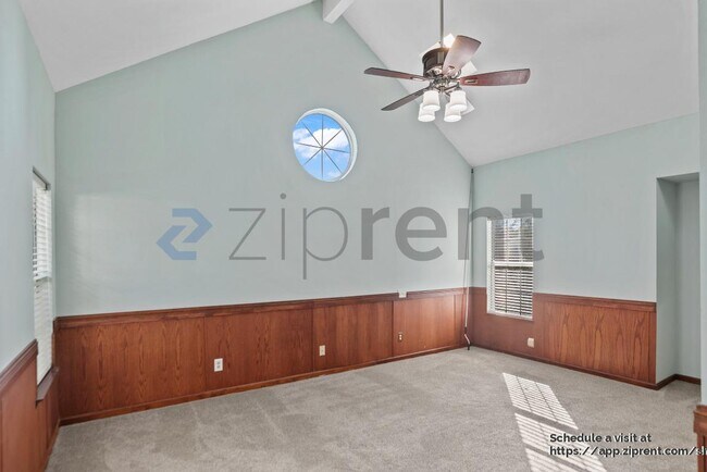 Building Photo - 920 Belmont Way