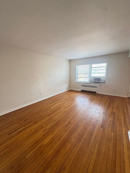 Building Photo - 2557 W McNichols Rd